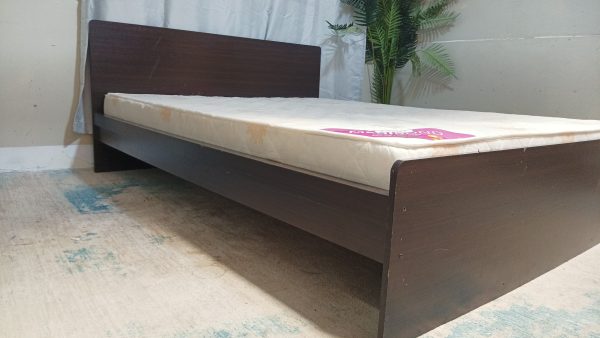 QUEEN SIZE BED FRAME 150/200