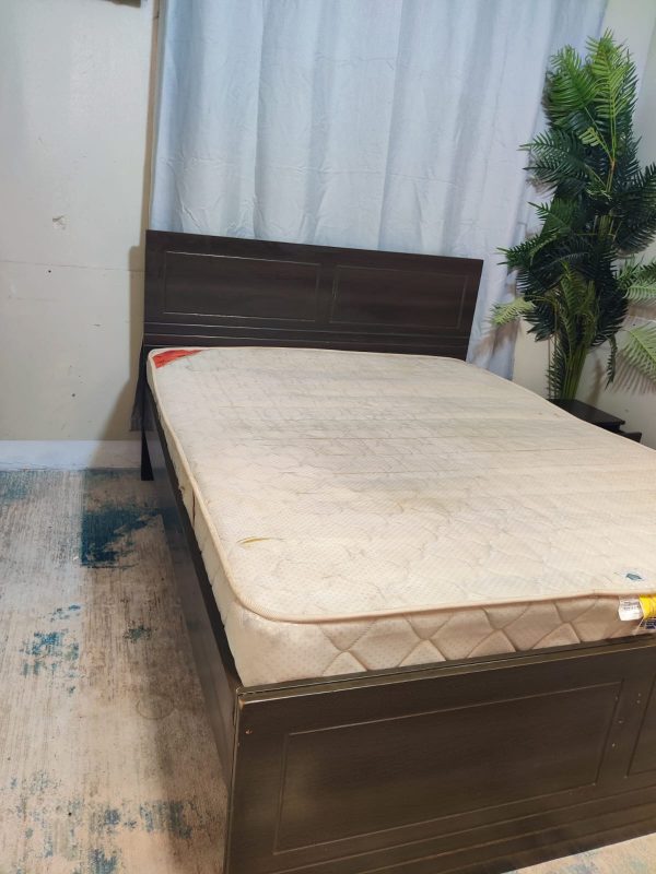 QUEEN SIZE BED 150/200